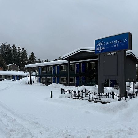 Pine Needles Inn Маунт-Шаста Экстерьер фото