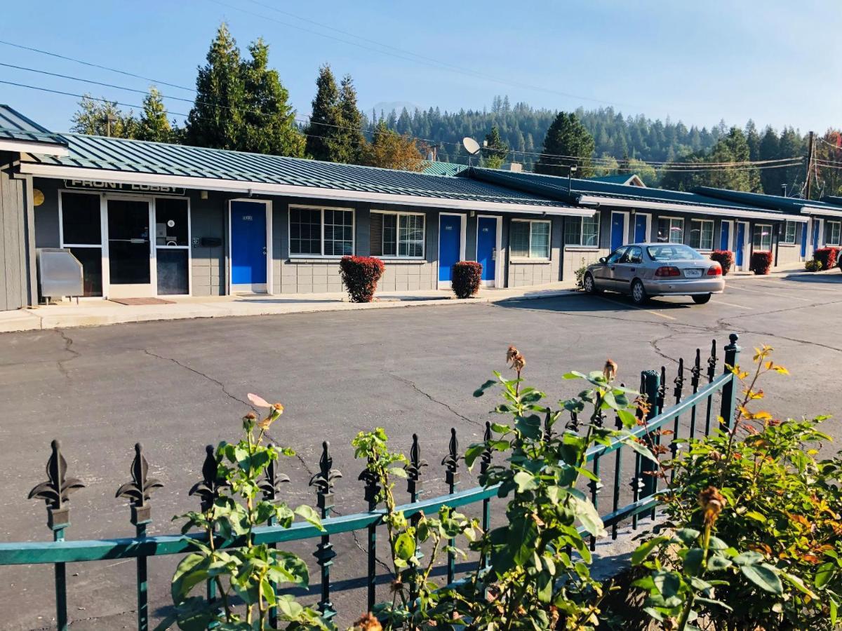 Pine Needles Inn Маунт-Шаста Экстерьер фото