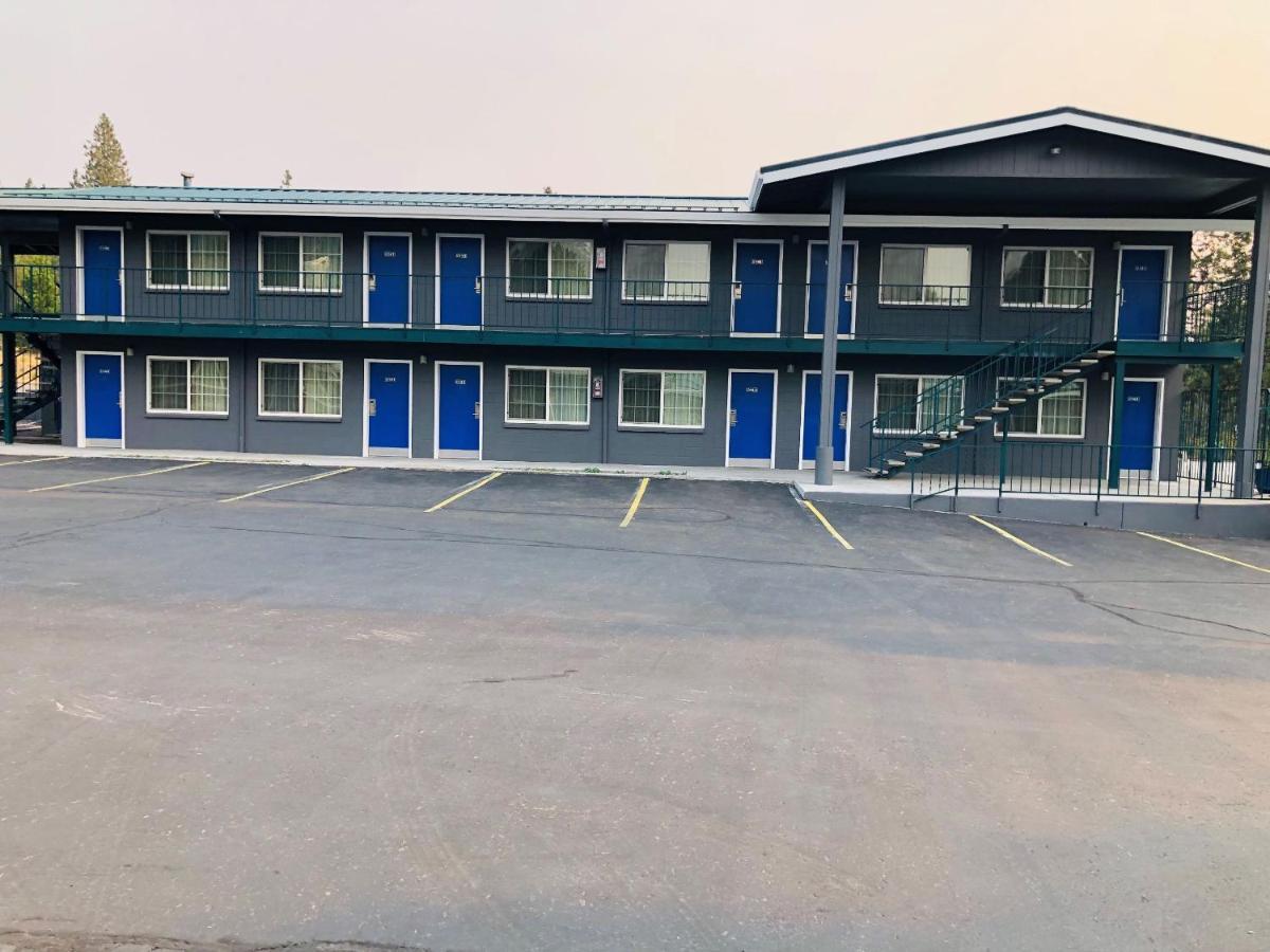 Pine Needles Inn Маунт-Шаста Экстерьер фото