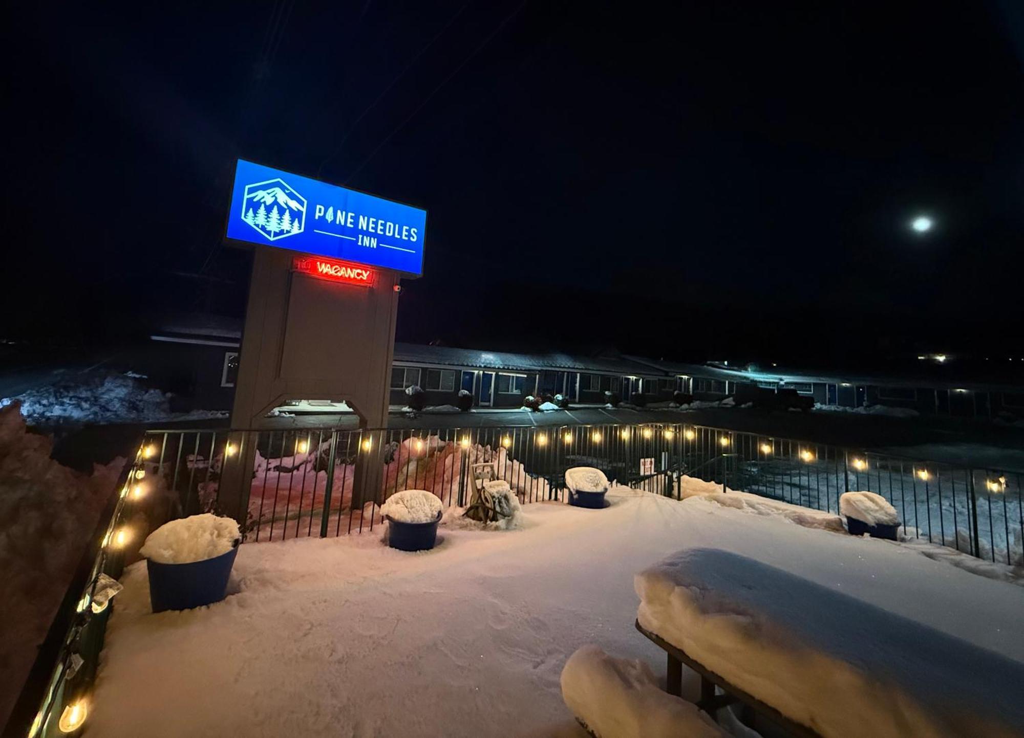 Pine Needles Inn Маунт-Шаста Экстерьер фото